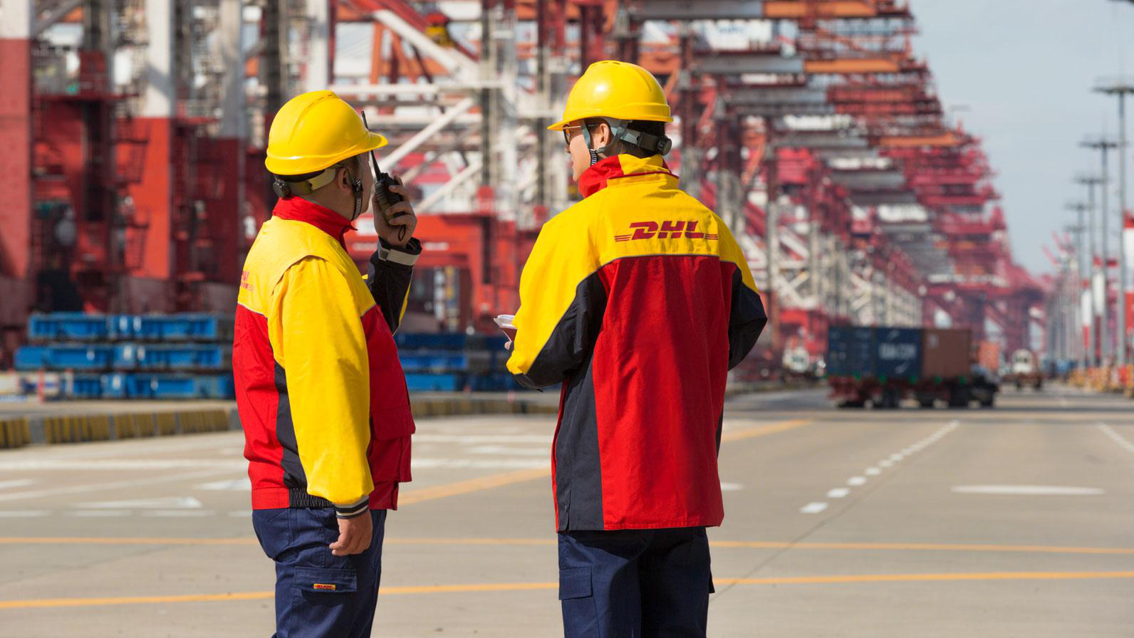 DHL – Replacing stacks of printed standup sheets with live screens.